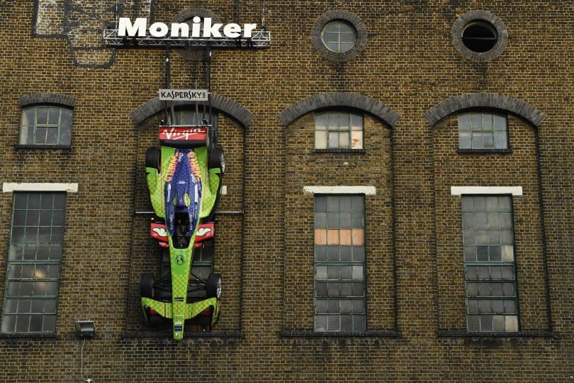 Portada de Kaspersky Lab presenta el art car "Save the World", creado por D*Face en Moniker Art Fair  