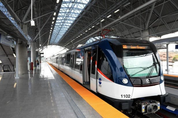 Portada de La Pirada con el Metro de Panamá
