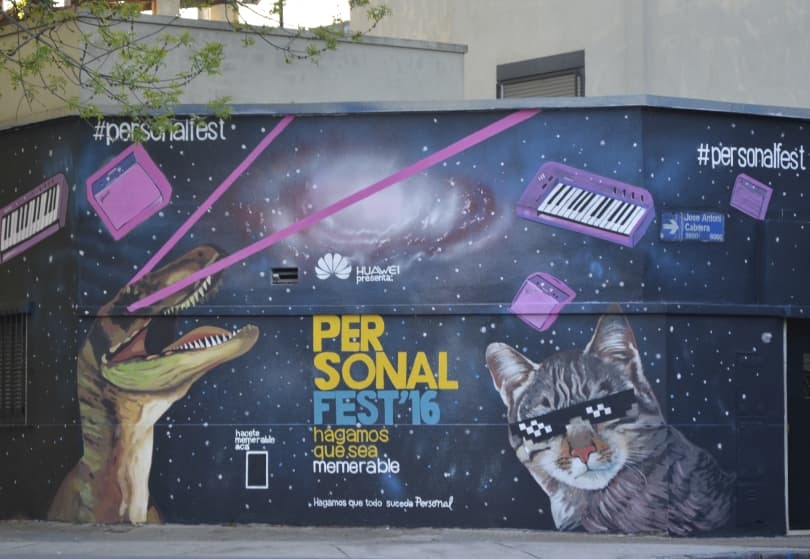 Portada de Esto es realizó mural Memerable para Personal Fest 2016.