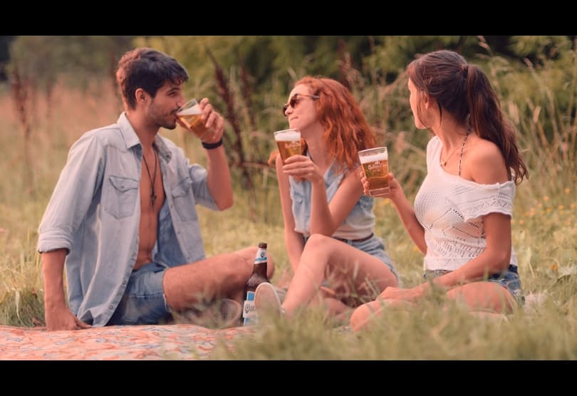Portada de “El encuentro del sabor” y la presentación del #QuilmesCamp, la campaña de verano de Quilmes creada por Santo