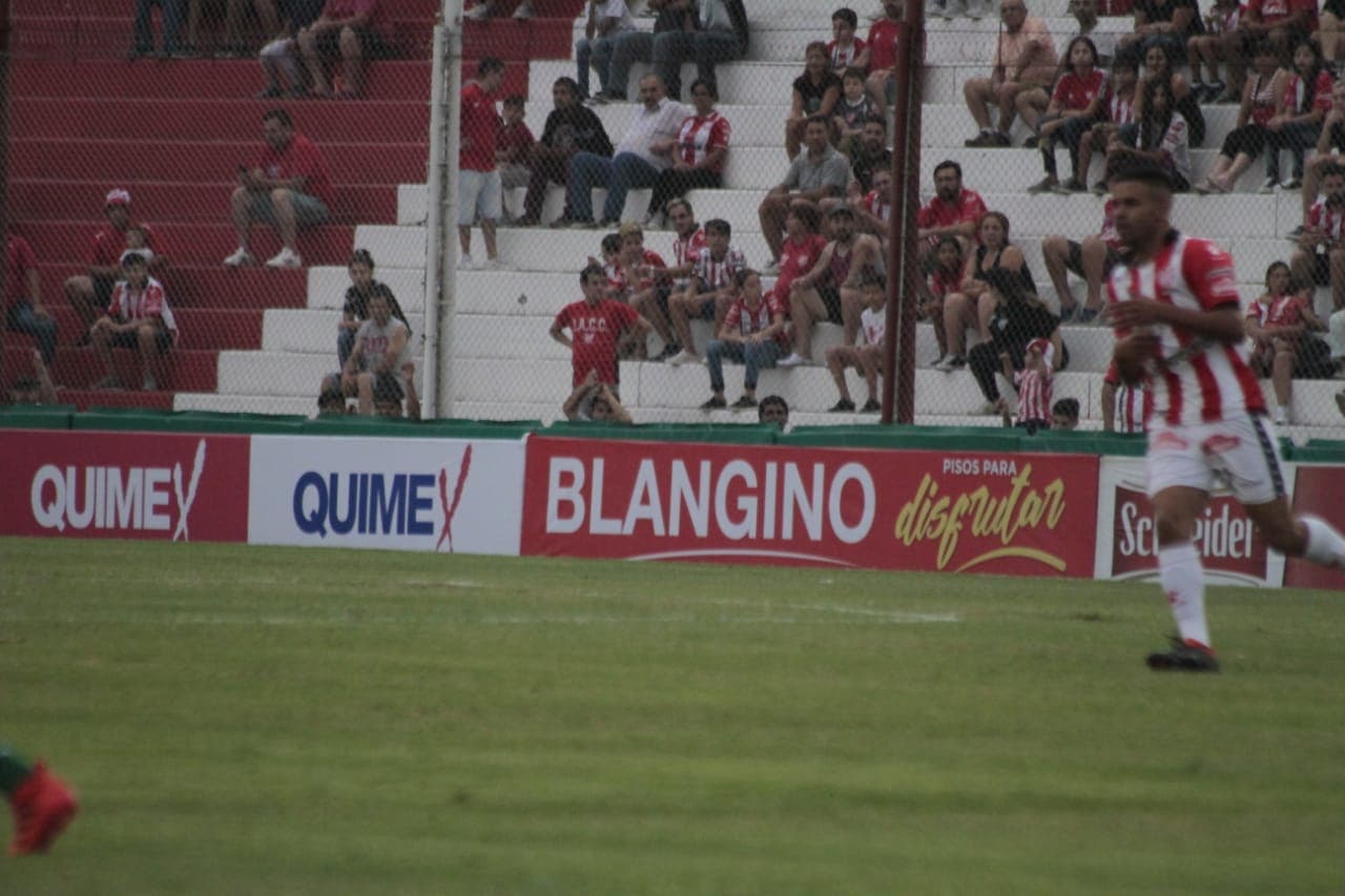 Portada de Quimex apuesta por el fútbol local