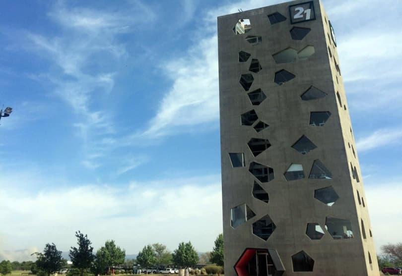 Portada de Con una inversión de $80 millones, la Universidad Siglo 21 inauguró su nuevo edificio: Experimenta 21