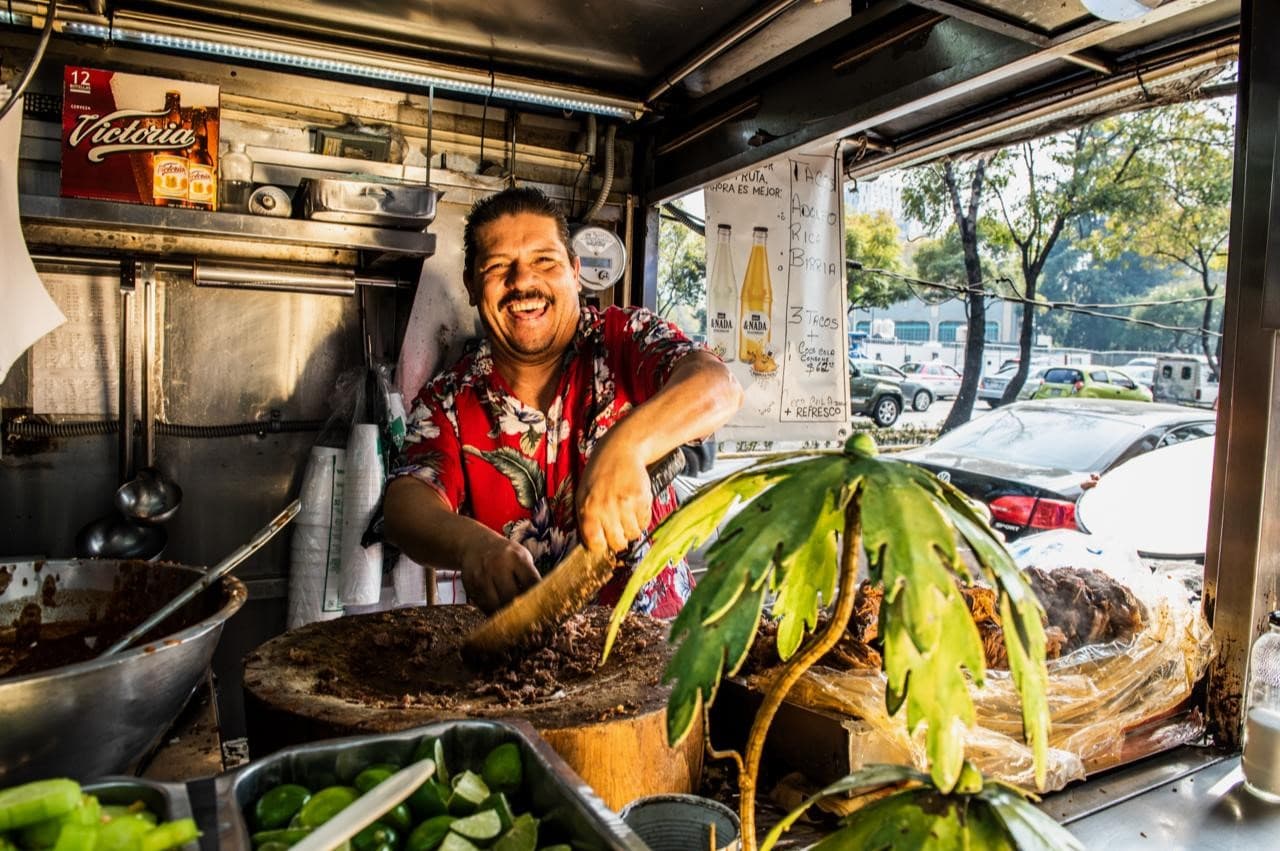 Portada de Cerveza Victoria celebra los tacos mexicanos en su nueva campaña