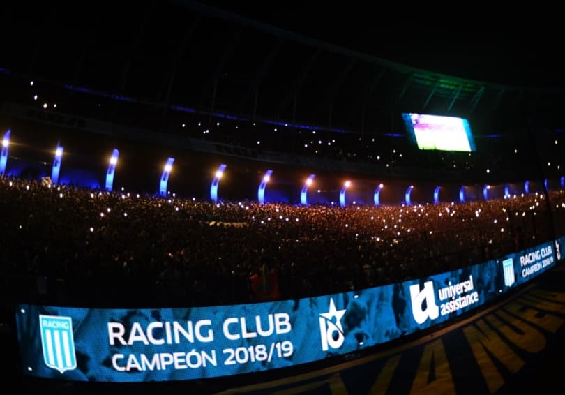 Portada de Universal Assistance fue la asistencia oficial de Racing