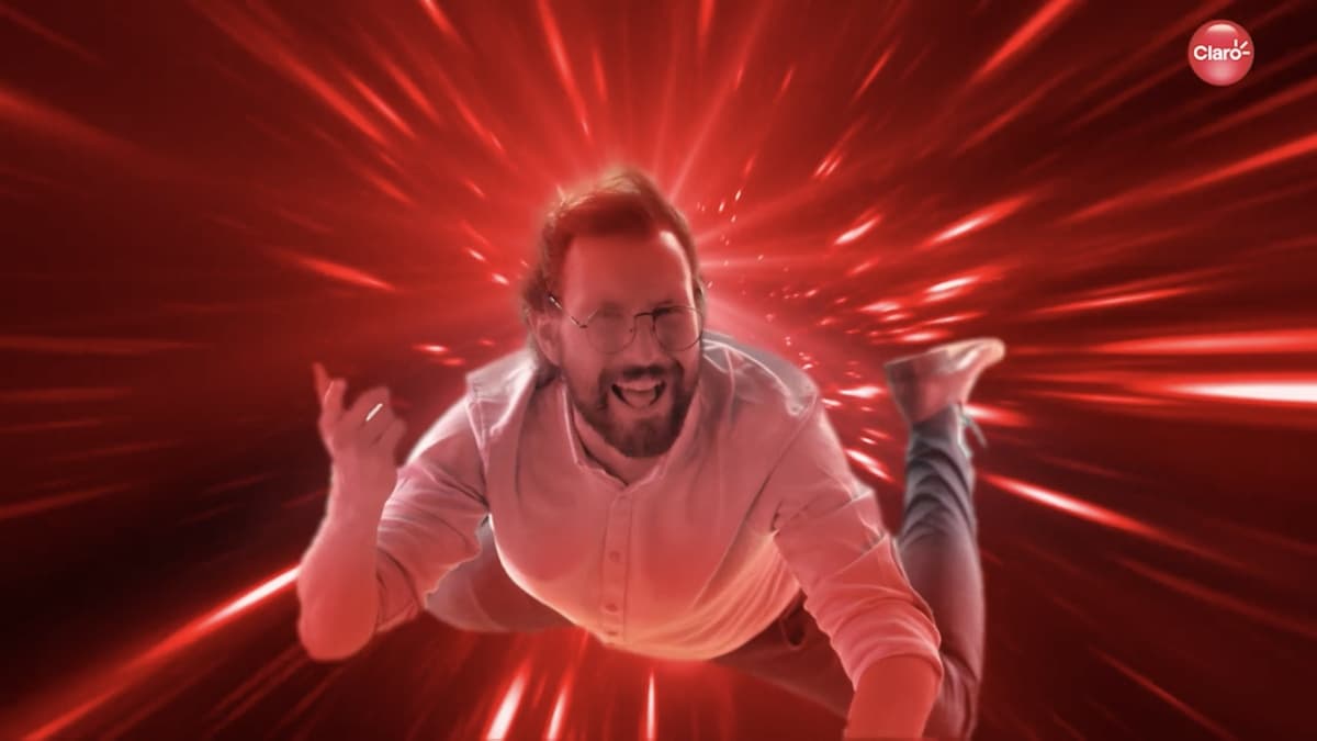Portada de Nueva campaña de La América para Claro Chile
