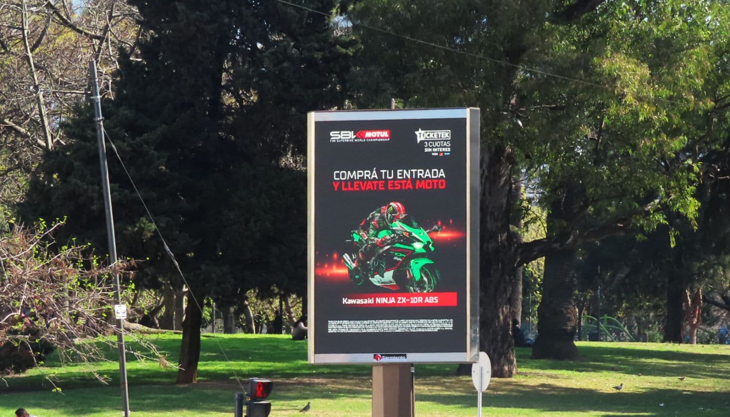 Portada de Publicidad Sarmiento amplia su stock de dispositivos con dos nuevos totems digitales