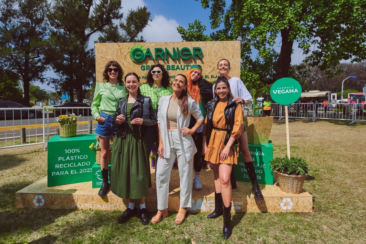 Portada de Garnier Green Beauty se une a la Exhibición ¿Planeta o Plástico? de National Geographic, para seguir concientizando sobre el uso del plástico