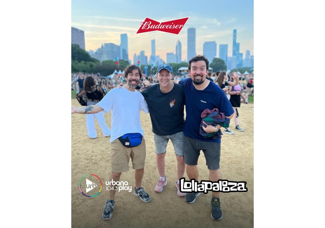 Portada de Todo Pasa junto a Budweiser en el Lollapalooza Chicago