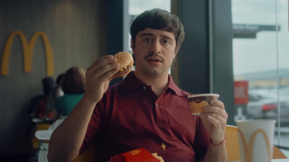 Portada de "Chequeate la nueva Pileta de Cheddar", lo nuevo de McDonald's