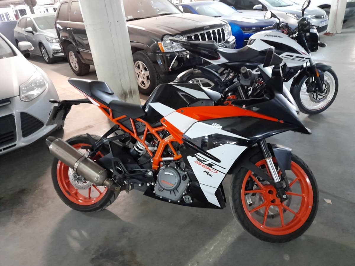 Portada de Mega subastas de vehículos y motos en octubre