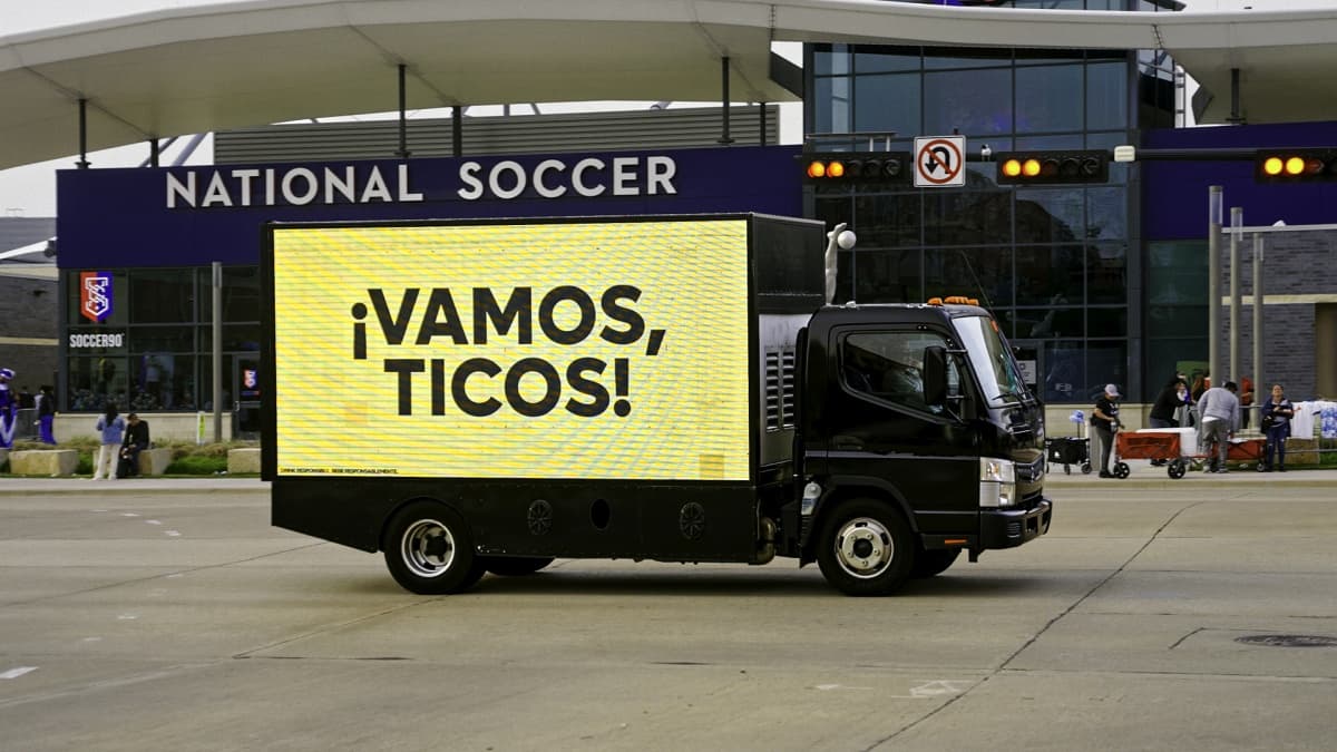 Portada de Cerveza Imperial presenta una campaña de OOH junto a Latcom acompañando a los fans de la Selección de Costa Rica