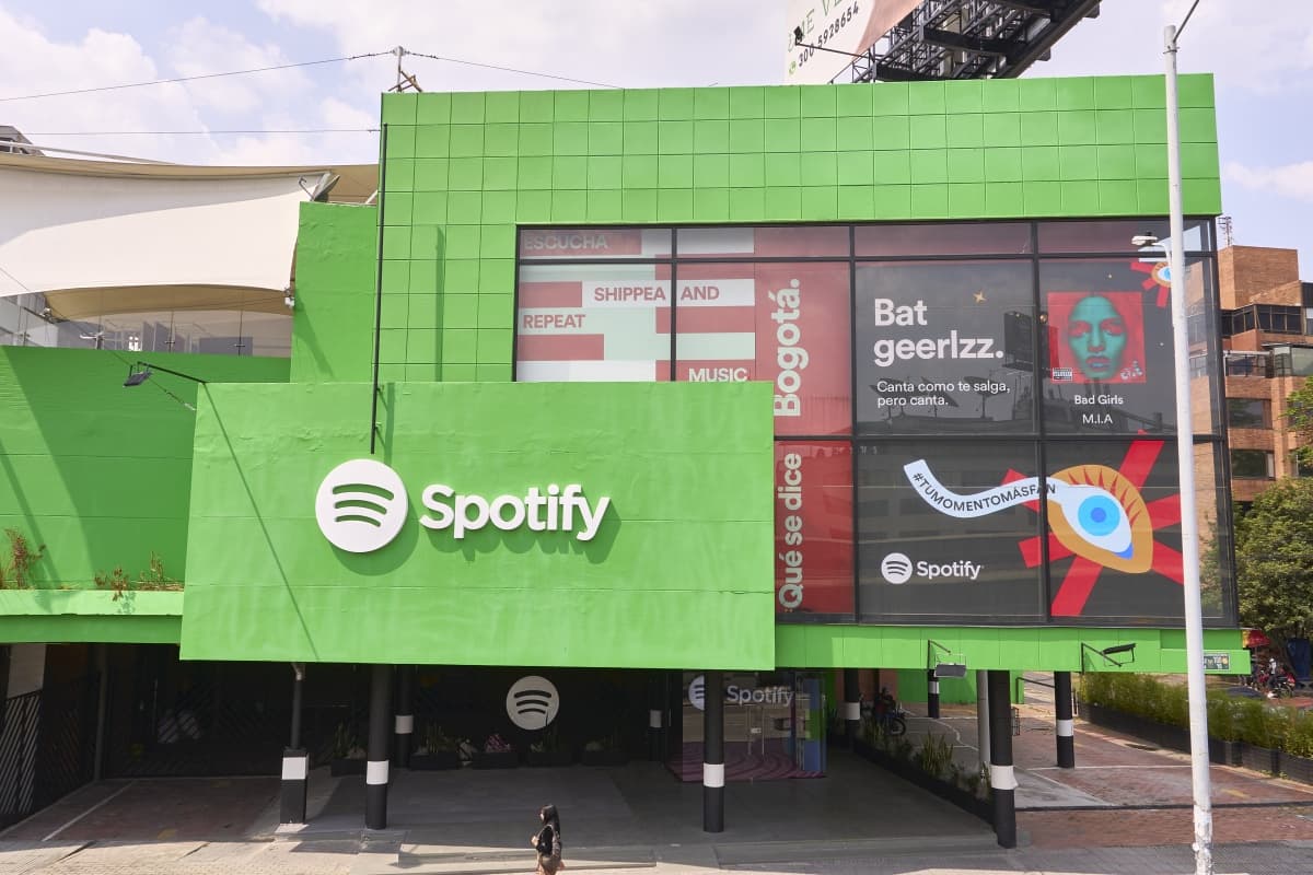 Portada de "Singing in your english", la campaña con la que Spotify Colombia y Founders sorprendieron en los festivales de música