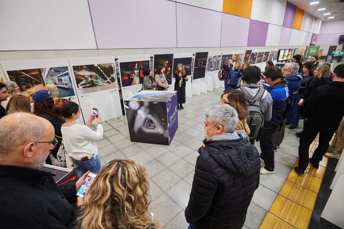 Portada de Emova presenta una exposición fotográfica itinerante: “Instantáneas en el Subte. Un viaje entre el día y la noche”