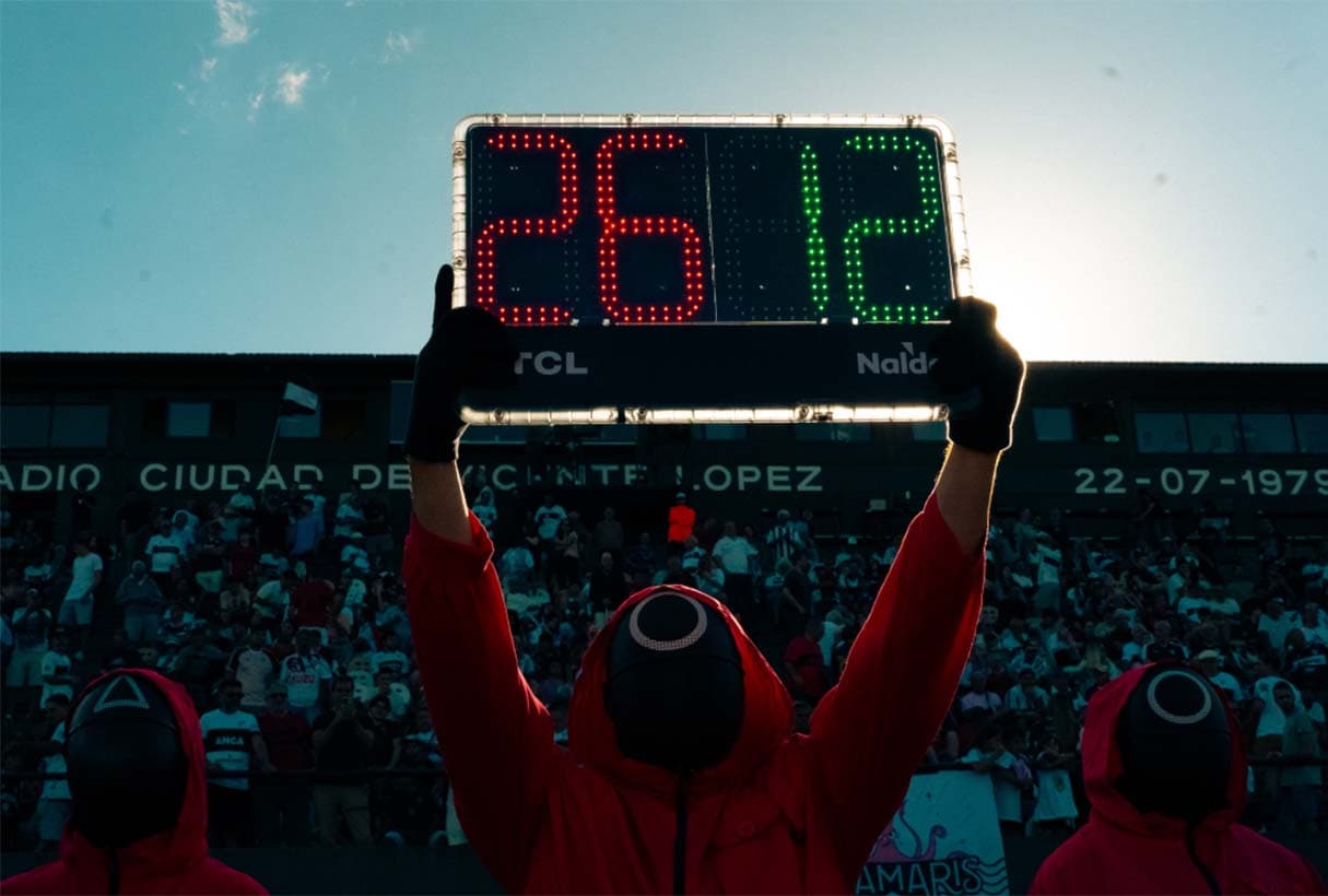 Portada de Netflix y Febrero invaden la cancha de Platense con “El juego del calamar”