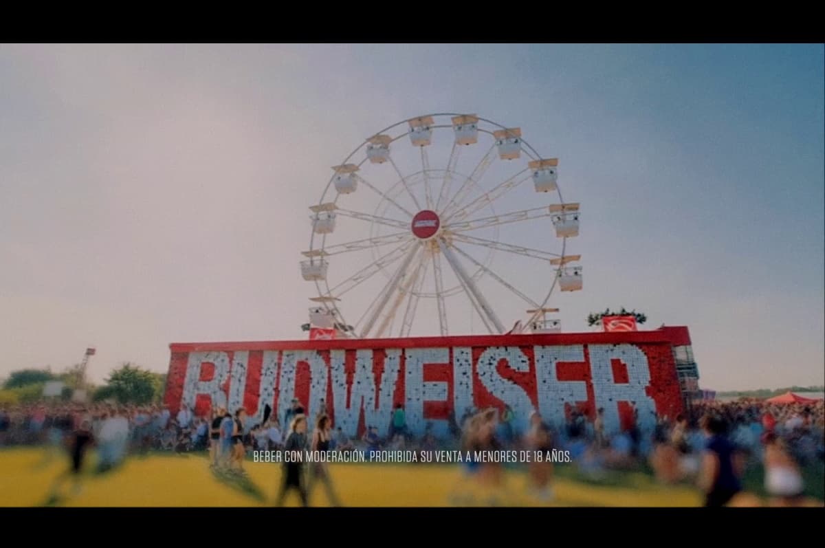 Portada de Estreno de Budweiser y Trans Company para el Lollapalooza Argentina