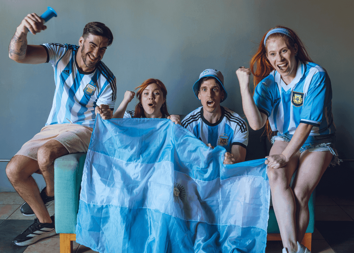 Portada de Cómo se organizan los espacios compartidos para ver el Mundial en barrios y edificios  