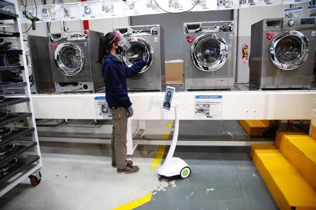 Portada de Con una inversión inicial de US$ 10 millones de dólares, Newsan comienza a fabricar lavarropas LG en Avellaneda