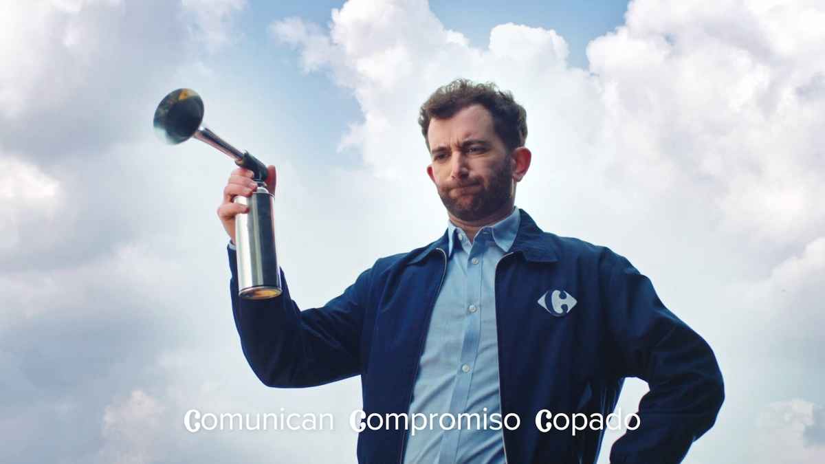 Portada de Estreno: "Con C de Compromiso", lo nuevo de La América para Carrefour