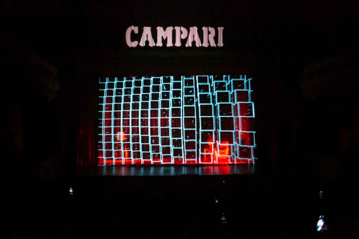Portada de Venue y Campari realizaron un evento con hosts holográficos