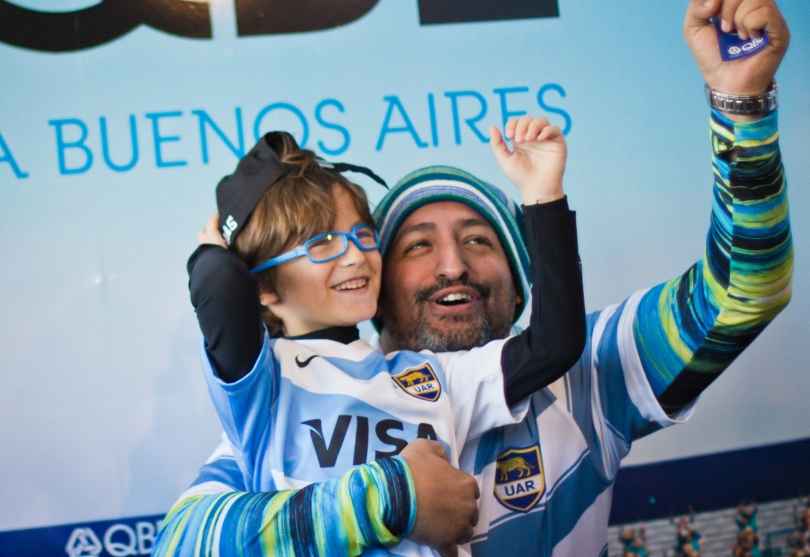Portada de QBE Seguros la Buenos Aires alentó a Los Pumas en Vélez