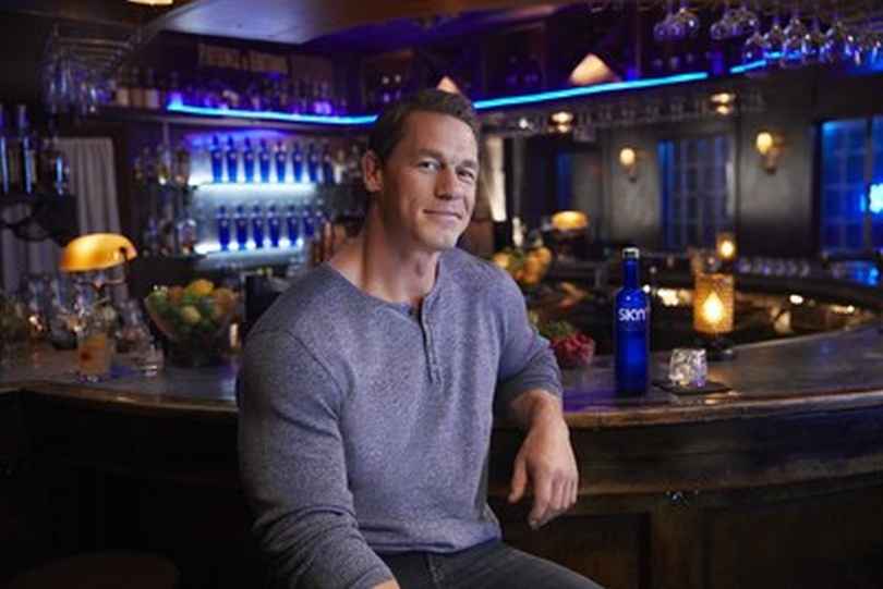 Portada de La estrella de la WWE John Cena se suma a la campaña "Proudly American" de SKYY Vodka 