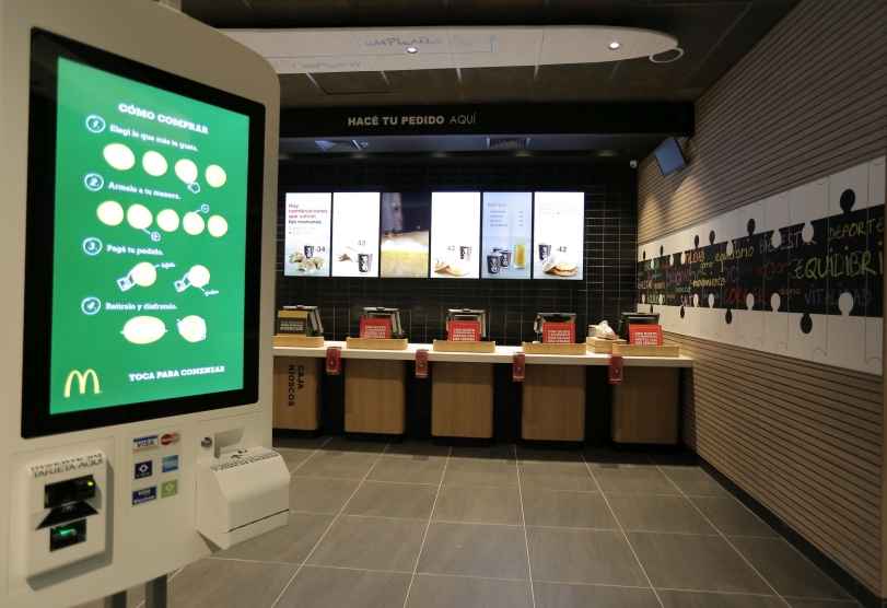 Portada de McDonald’s abre en el país su primer local con experiencia del futuro en América Latina
