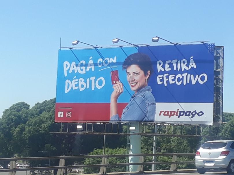 Portada de Rapipago estimula el pago con débito en su nueva campaña