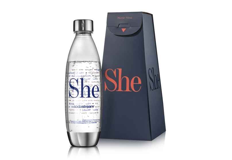 Portada de SodaStream celebra del Día de la Mujer presentando “SHE”, su botella reusable de edición limitada
