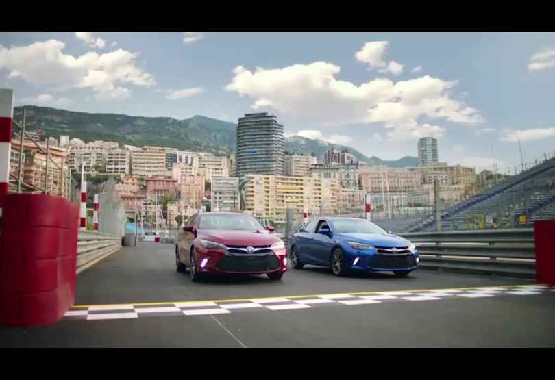Portada de “Carrera en Mónaco” para Toyota Camry, dirigido por Armando Bo y Luciano Urbani.