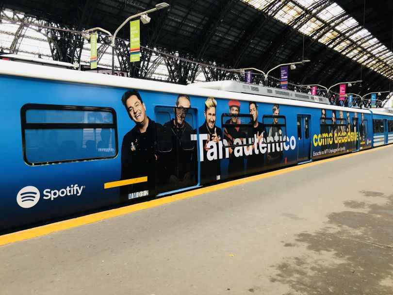 Portada de Spotify lanzó su campaña en el tren Mitre