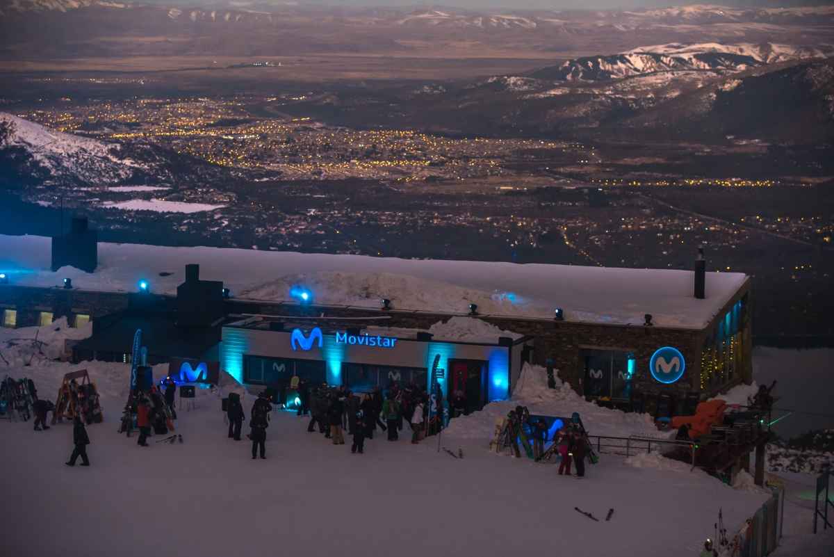 Portada de Movistar cerró la segunda edición de sus Ski Day & Night en el Cerro Catedral