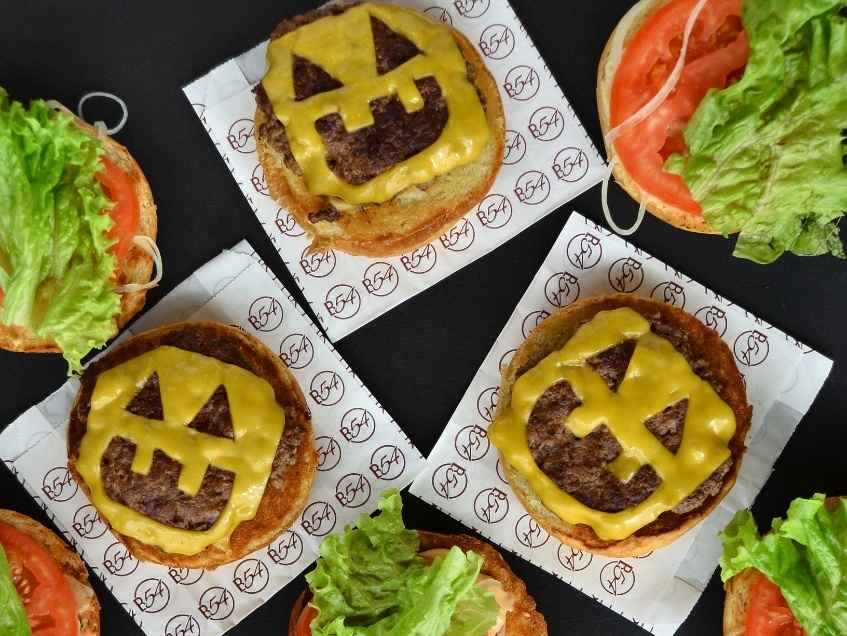 Portada de Burger54 celebra Halloween en sus locales