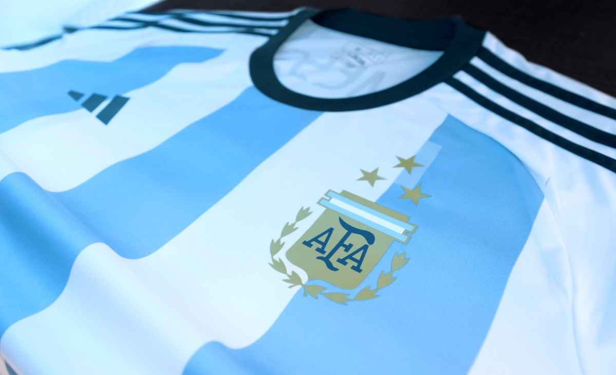 Portada de "La tercera estrella", una idea de BBDO Argentina e YPF que suma la estrella que falta a las camisetas YPF de Argentina