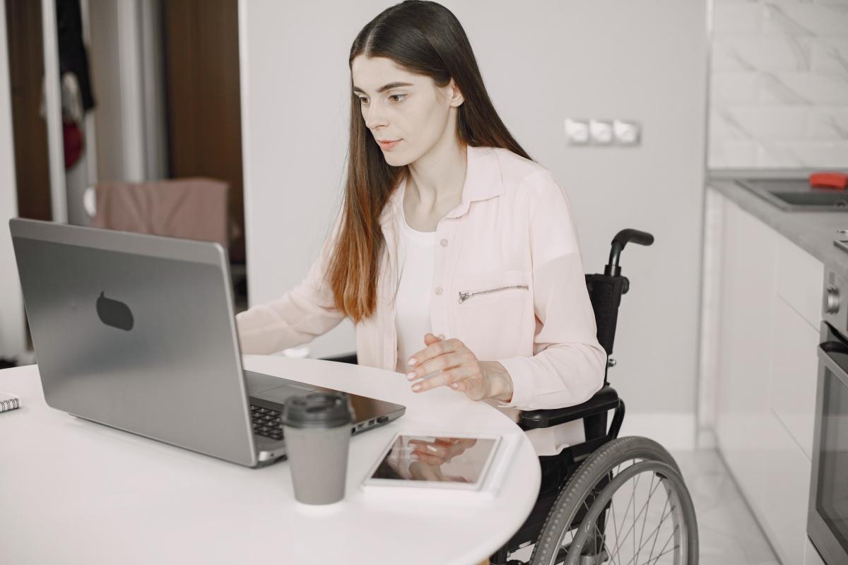 Portada de Incluyeme.com y Amazon Web Services lanzan programa de capacitación para la empleabilidad de personas con discapacidad