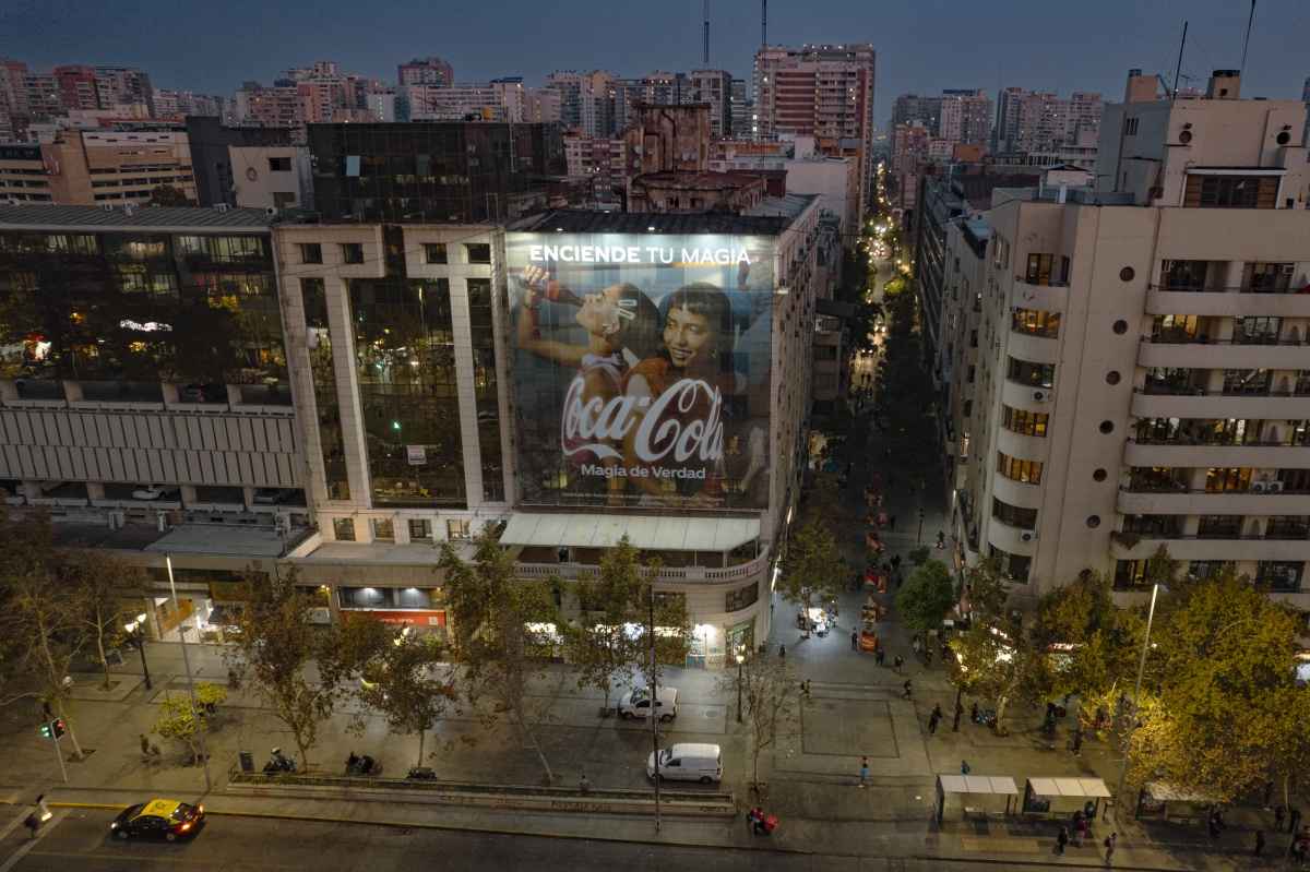 Portada de Latcom presentó los resultados de la campaña de OOH y MOOH de Coca-Cola Chile