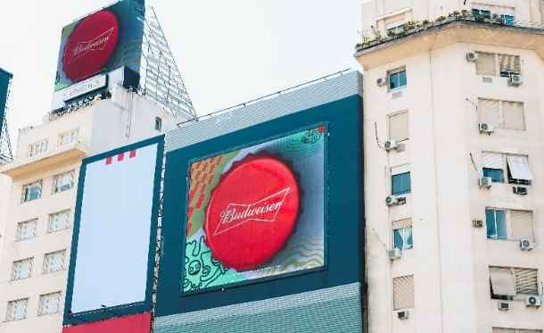 Portada de Budweiser se sumó al lanzamiento del lineup del Lollapalooza con una transmisión en vivo en la 9 de Julio