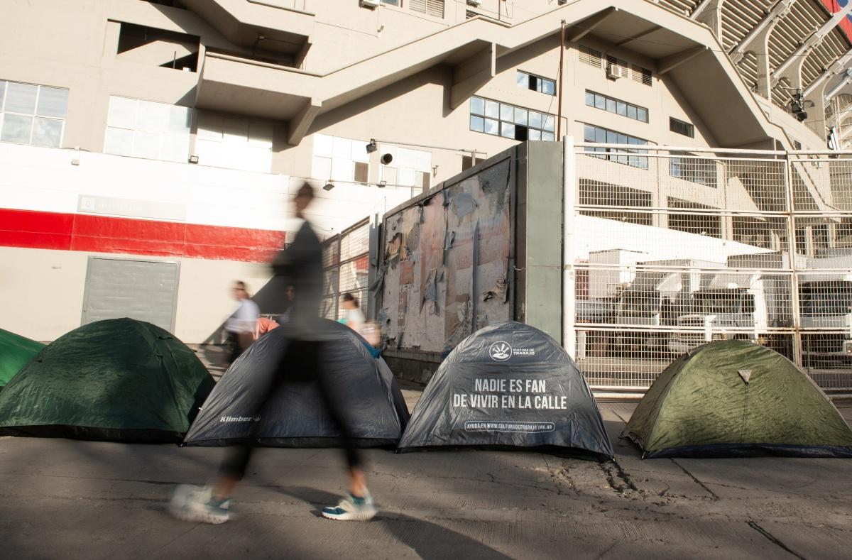 Portada de Nadie es fan de vivir en la calle: la última campaña de Wunderman Thompson Argentina y Cultura de Trabajo