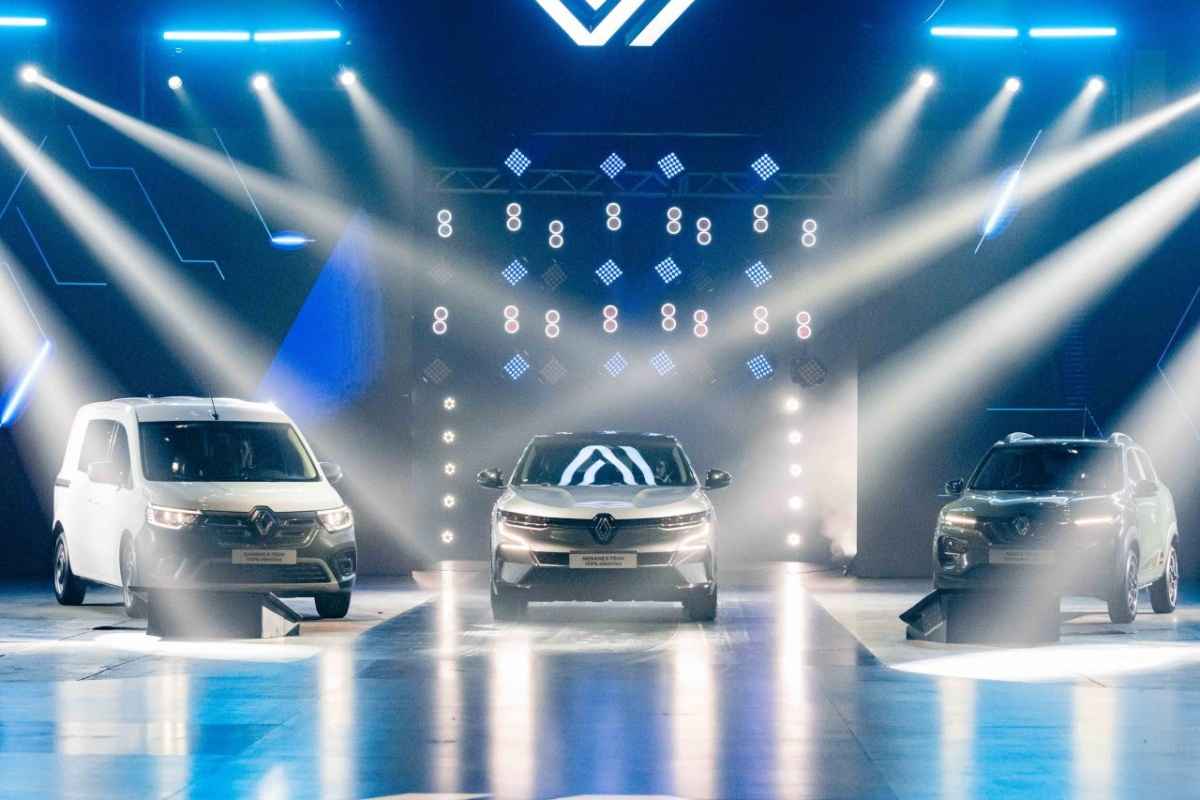 Portada de Renault presentó su gama E-Tech 100% eléctrica en Argentina y anunció la llegada de tres modelos